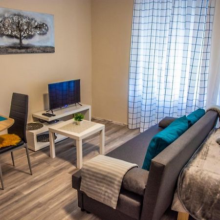 Apartment & Room Eni Zagreb Extérieur photo