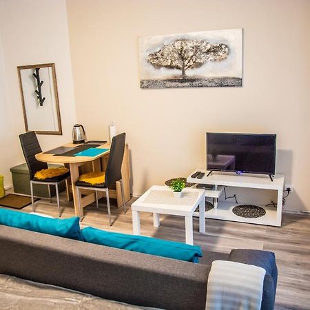 Apartment & Room Eni Zagreb Extérieur photo