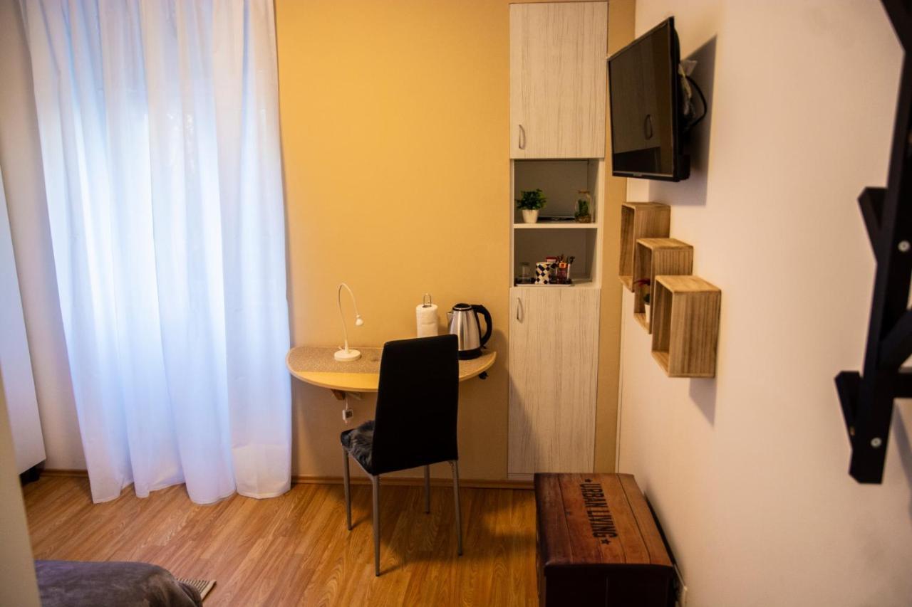 Apartment & Room Eni Zagreb Extérieur photo